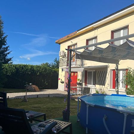 Gite Du St Martin Apartment Oradour-Fanais Екстериор снимка