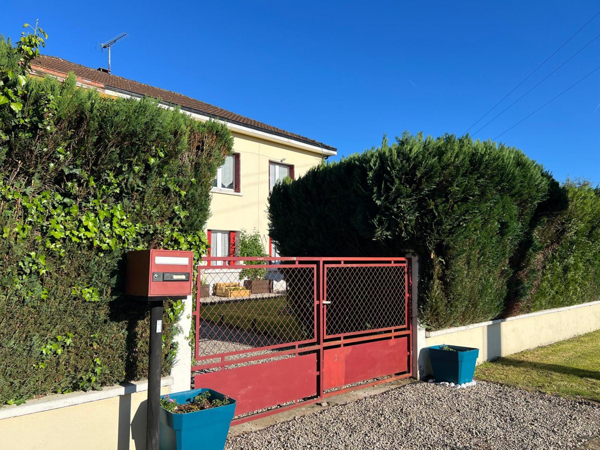 Gite Du St Martin Apartment Oradour-Fanais Екстериор снимка